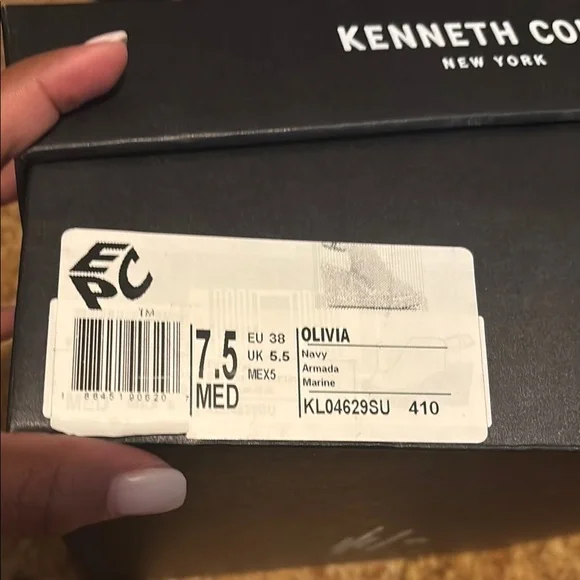 Kenneth Cole Navy Wedge Sandals. Size 7.5 preloved - Picture 13 of 16